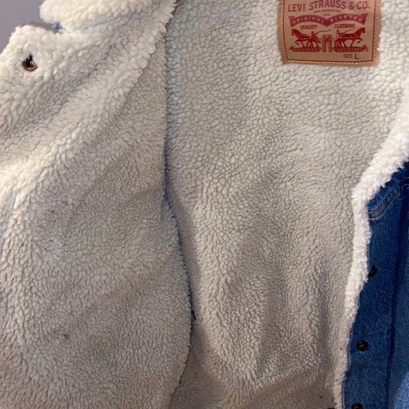 Levi’s Denim Jacket- lined with Sherpa. Size L - Picture 3 of 3